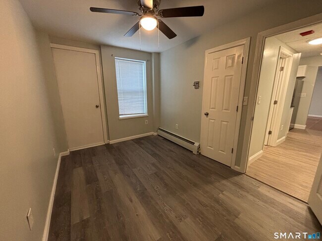 Building Photo - 213 Golden Hill St