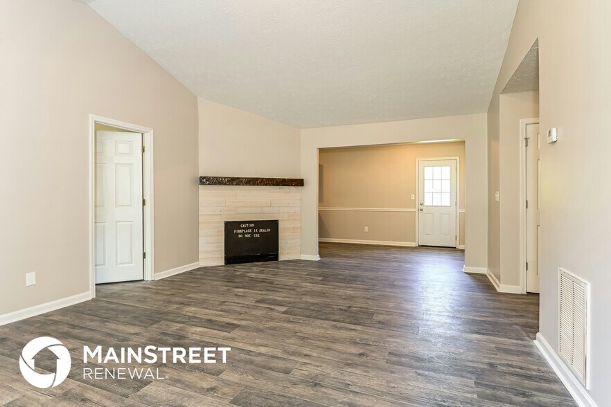 Building Photo - 107 Live Oak Dr