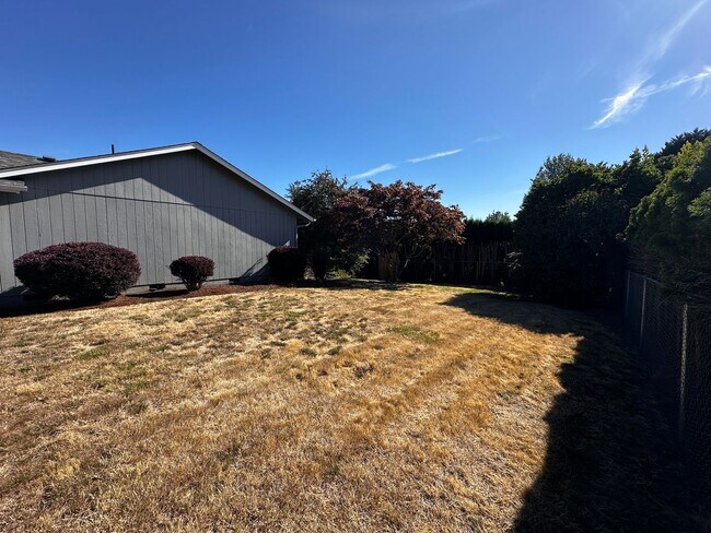 Building Photo - 3 Bedroom 2 Bath Single Family home
