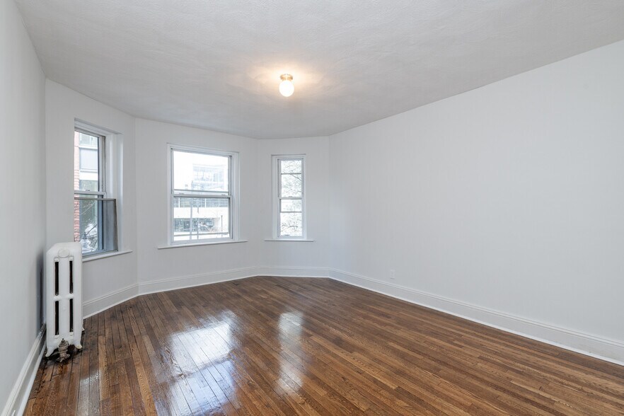 Building Photo - 32 Worthington St