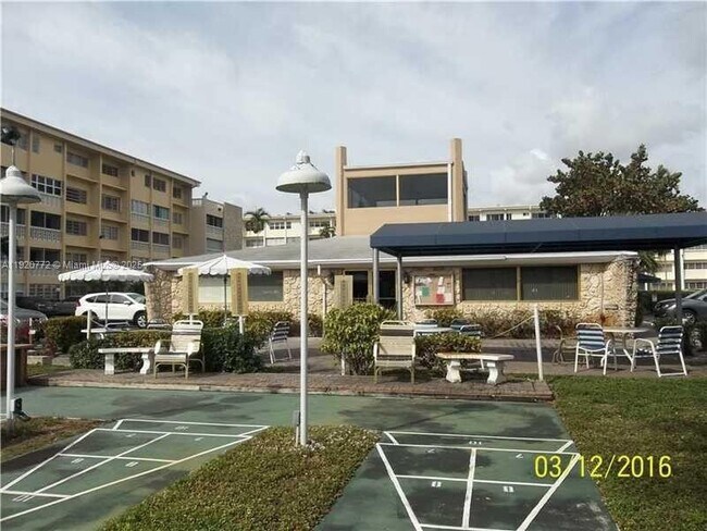 Building Photo - 410 SE 2nd St