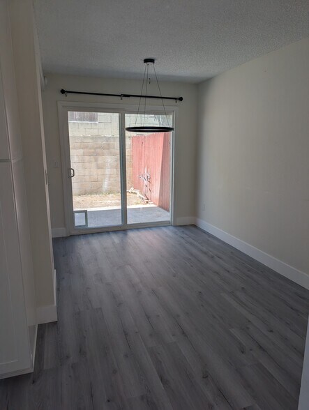 Building Photo - 5166 Dunbar Dr