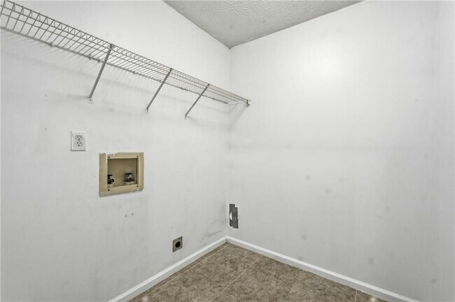 Building Photo - 575 Chandon Way