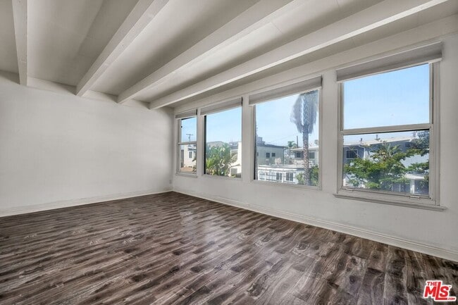 Building Photo - 130 Montreal St