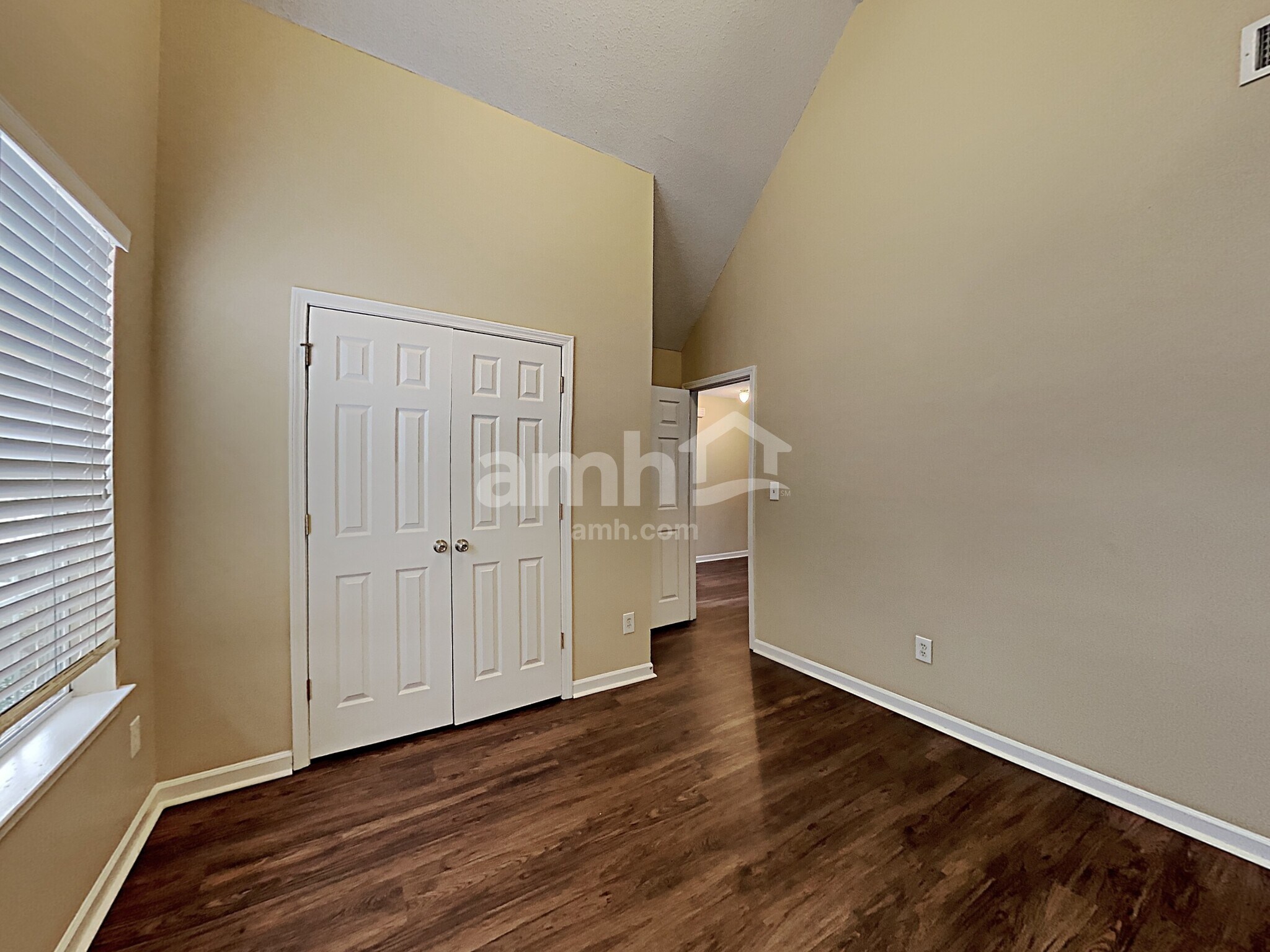Building Photo - 211 Mystic Holw