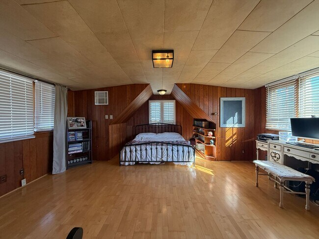 Building Photo - FR T 329