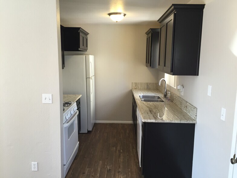 Building Photo - 2123 Alsace Ave