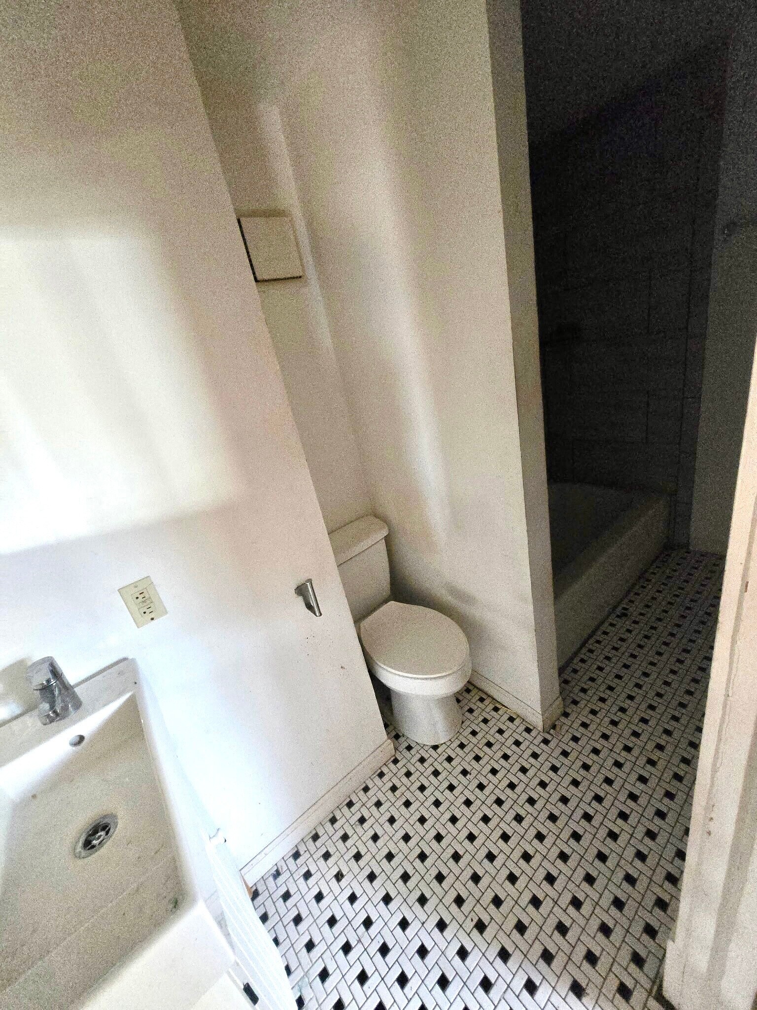 Building Photo - 204 S West St