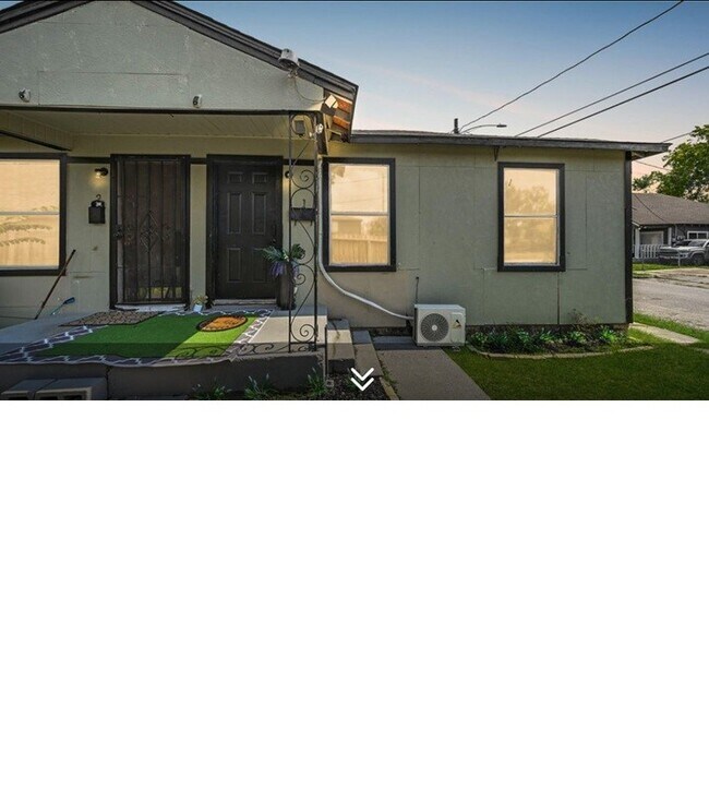 Building Photo - 3707 Bremond St
