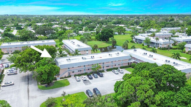 Building Photo - 18081 SE Country Club Dr