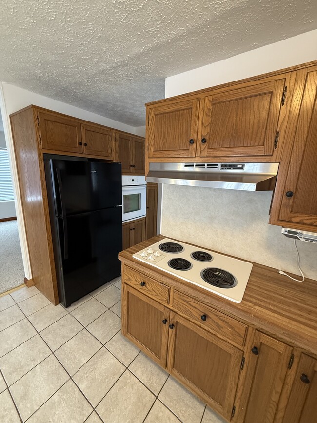 Building Photo - 1718 Syracuse Dr