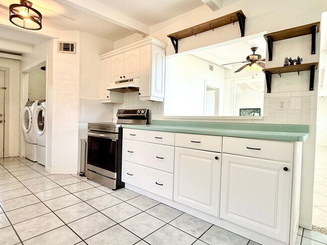 Building Photo - Charming updated 3Bedrooms 1Bath Home in p...