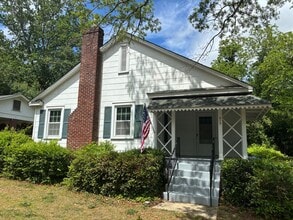 Building Photo - Charming 2 Bedroom 1 Bath House