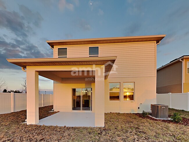 Building Photo - 1028 Sky Lks Dr