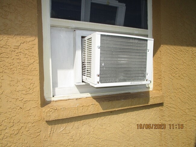 Building Photo - Reduced! Avail Now-Lehigh Acres Duplex