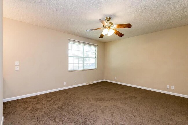 Building Photo - 5515 Country Dr