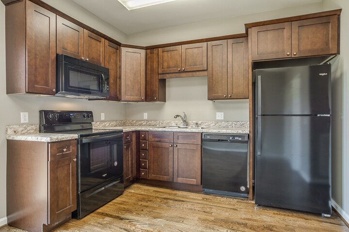 Building Photo - 140 Edgington Dr