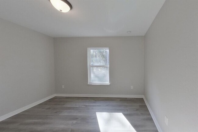 Building Photo - 820 Marion Oaks Manor