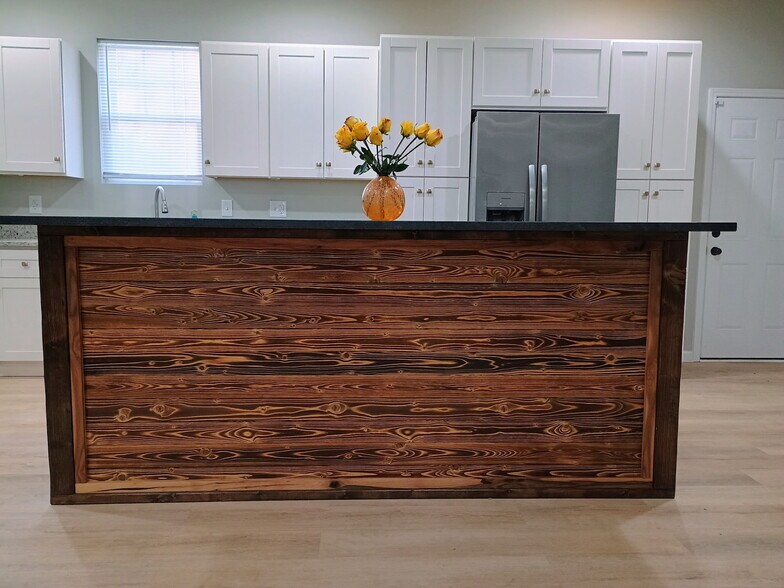 Building Photo - 1618 N Rural St