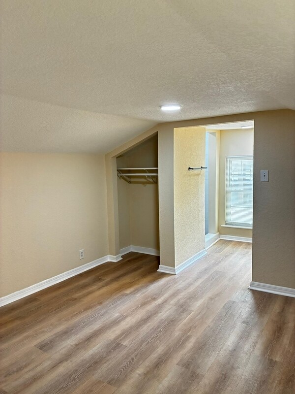 Building Photo - 2738 Riverside Ave