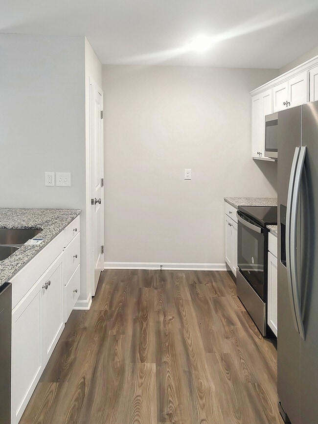 Building Photo - 3 Bed/2 Bath Home with Garage / Pet-Friendly / Coming Soon!