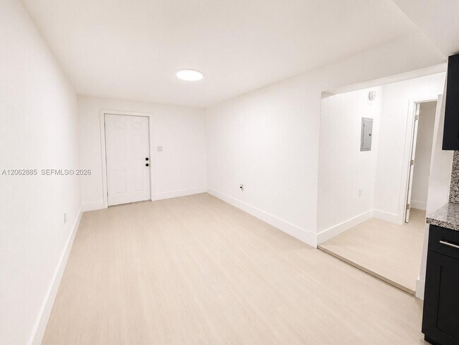 Building Photo - 2829 SW 32nd Ct
