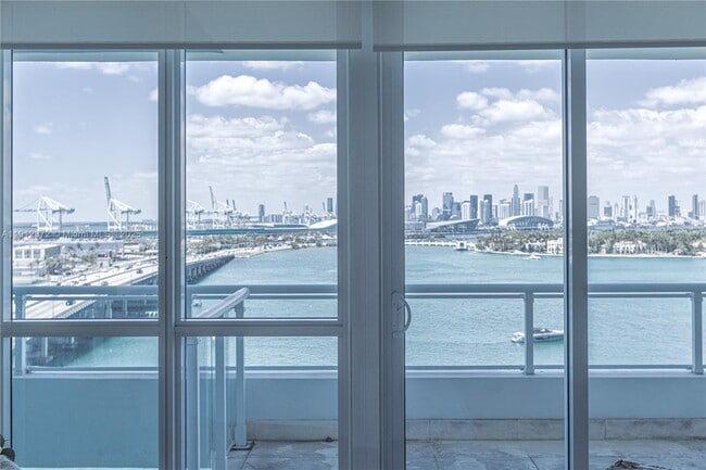 Building Photo - 520 West Ave