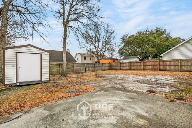 Building Photo - Modern Comfort in North Charleston