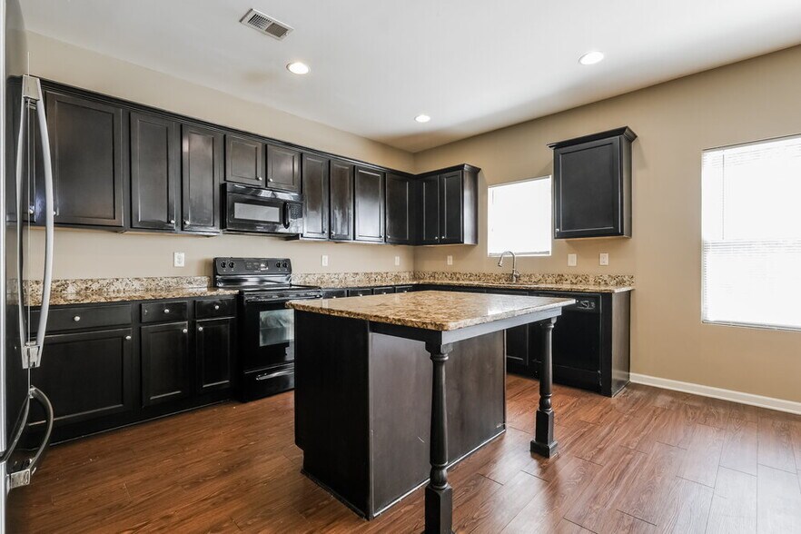 Building Photo - 1088 Sandy Bank Ct NE