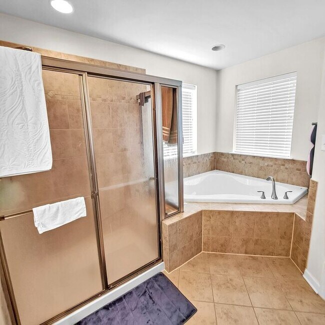 Building Photo - Stately End Unit 3-Level Townhome, 3 Bedro...