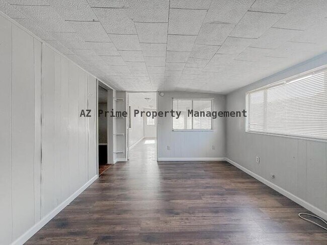 Building Photo - 17401 E Meadow Ln