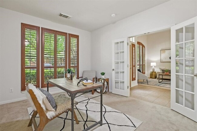 Building Photo - Red Oaks Subdivision / 5 bedrooms, 4 bathr...