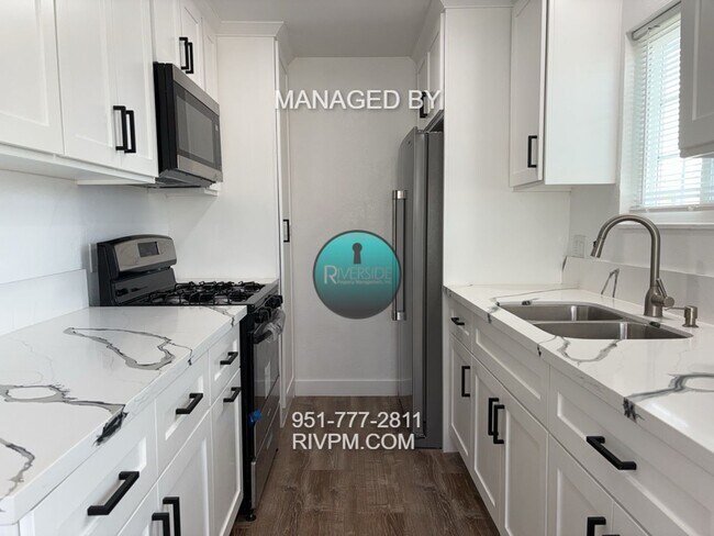 Building Photo - 1361 Villa St