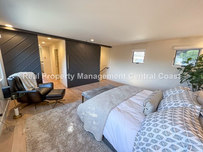 Building Photo - AVAILABLE JANUARY - Fully Furnished Modern...