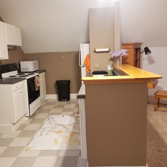 Kitchen - 185 Main St