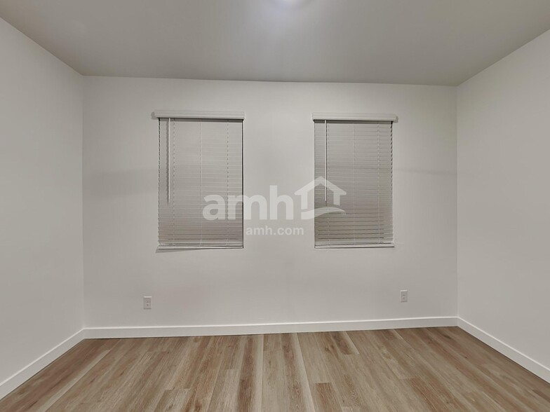 Building Photo - 2120 W Alicia Dr