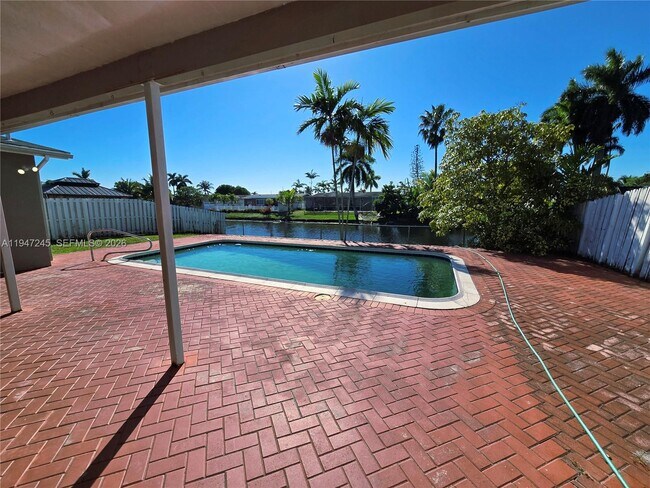 Building Photo - 9110 NW 24th Pl