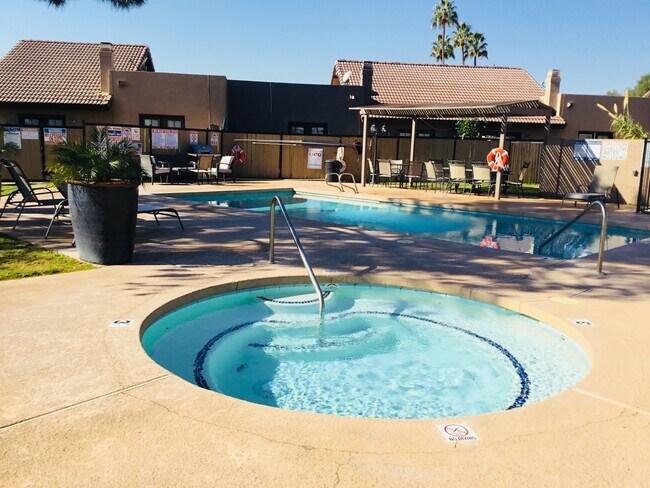 Building Photo - 2/2  Town-homes in Central Phoenix!!