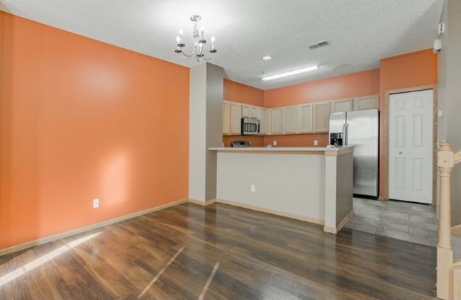 Building Photo - 1244 Chateau Ave
