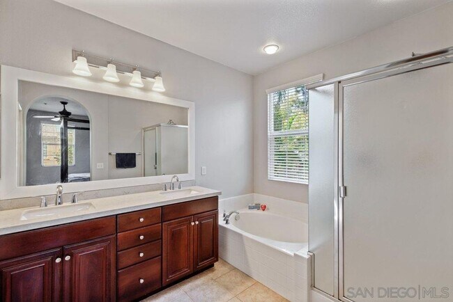 Building Photo - 907 Mira Lago Way