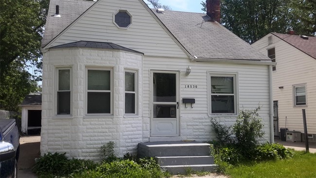 Building Photo - 18530 Plainview Ave
