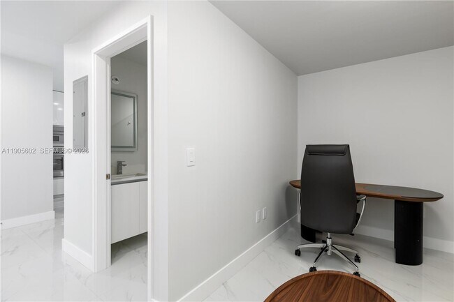 Building Photo - 700 NE 24th St