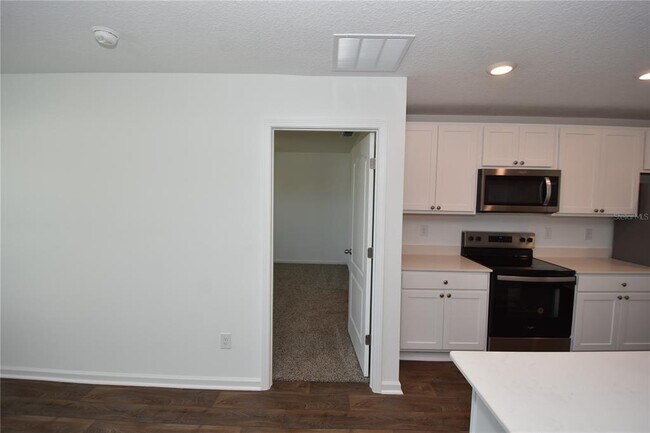 Building Photo - 9 Springwood Dr