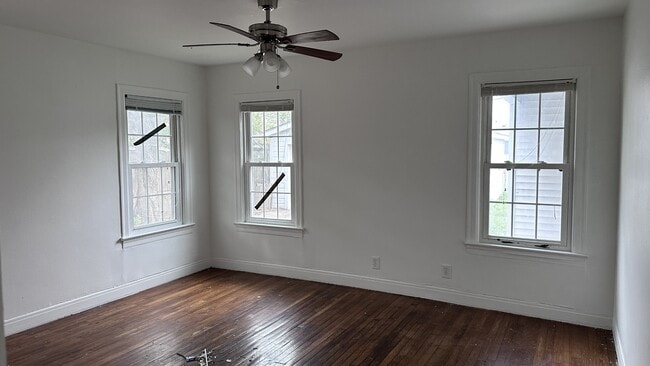 Building Photo - 2839 Topeka St