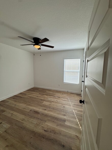 Building Photo - 2103 Vista Rosa
