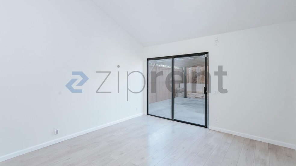 Building Photo - Unit
