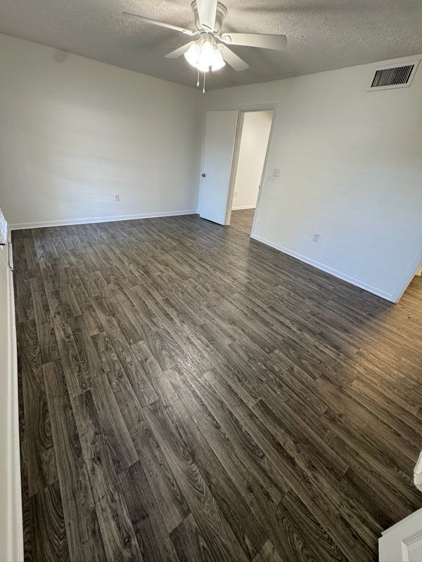 Building Photo - 1725 NE 2nd St