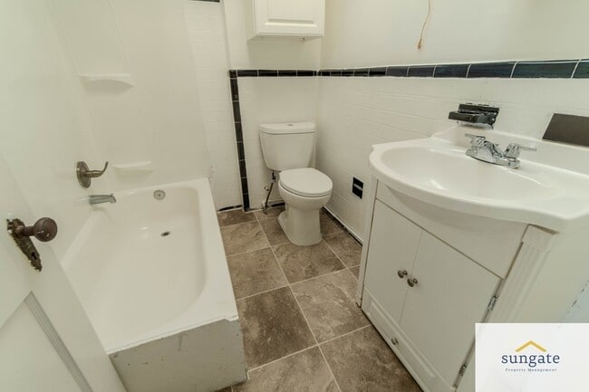 Building Photo - 2018 Griffis Ave