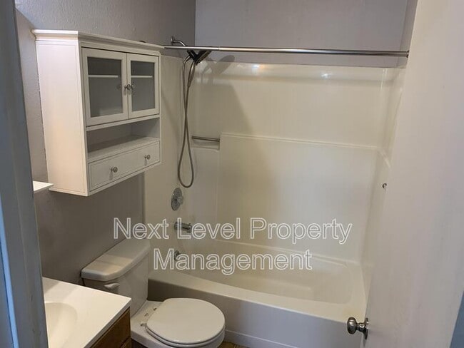 Building Photo - 171 Rosewood Dr