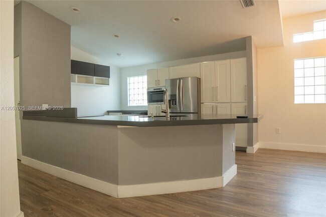 Building Photo - 16410 Sapphire Bend